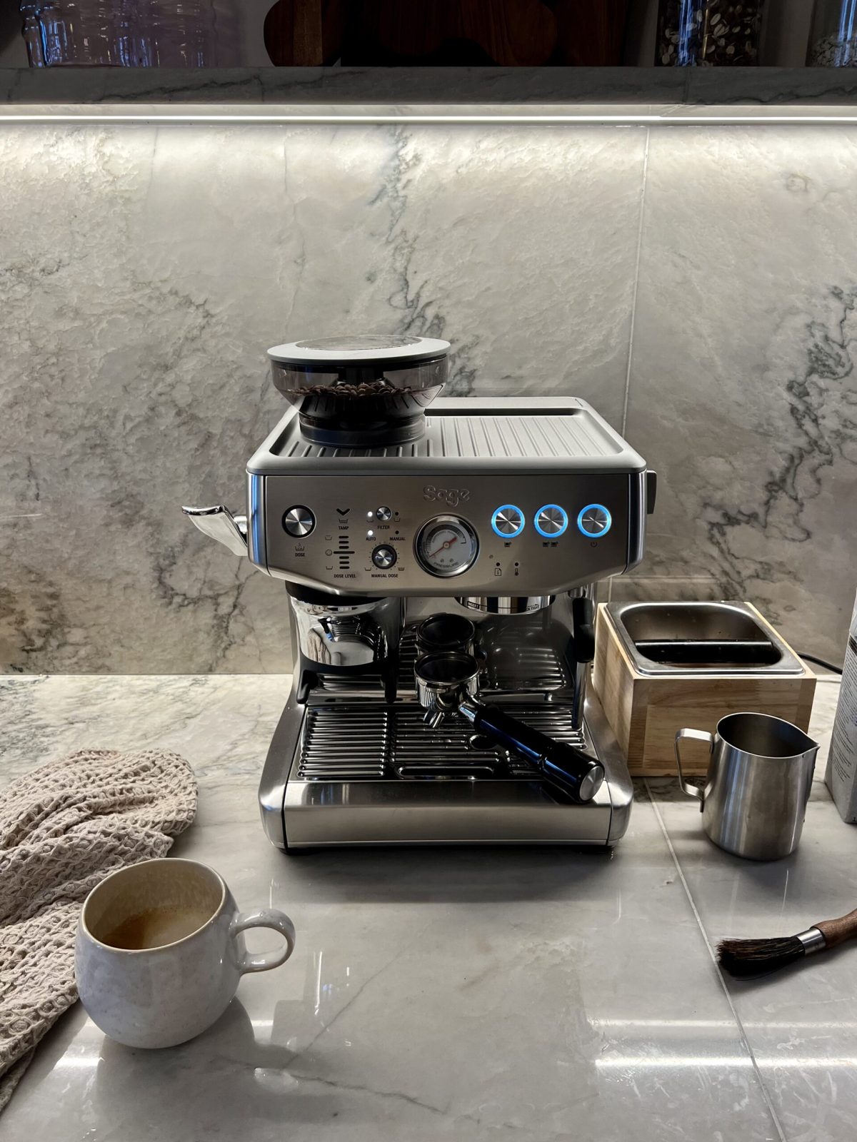 Premium Kaffeegenuss: Gewinne eine Siebträgermaschine von Sage – Journelles Gift Special #23